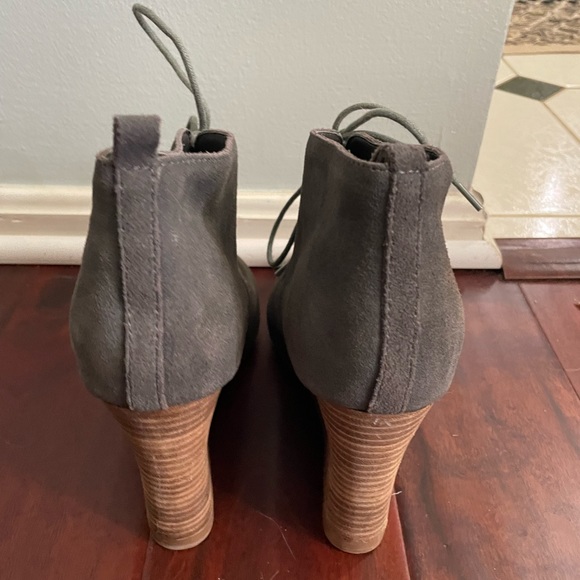 Express Women’s Gray Suede Wedge Booties Size 8.5 - Picture 5 of 14